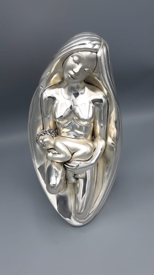 Scultura "maternità con bimbo"